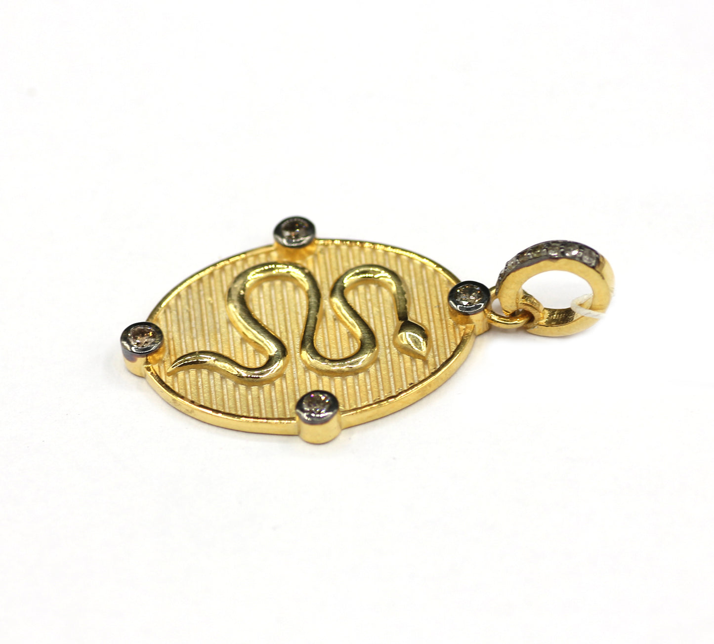 Oval Disk On Snake pendant in 925 silver with pave diamonds