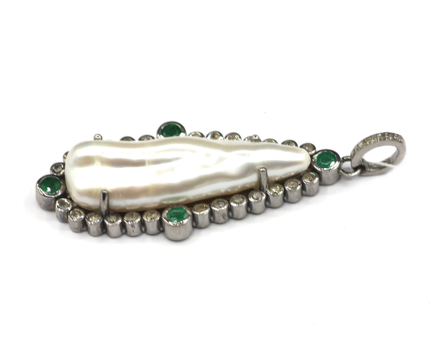 Pearl pendant in 925 silver with diamonds and emeralds