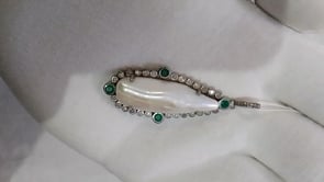 Pearl pendant in 925 silver with diamonds and emeralds