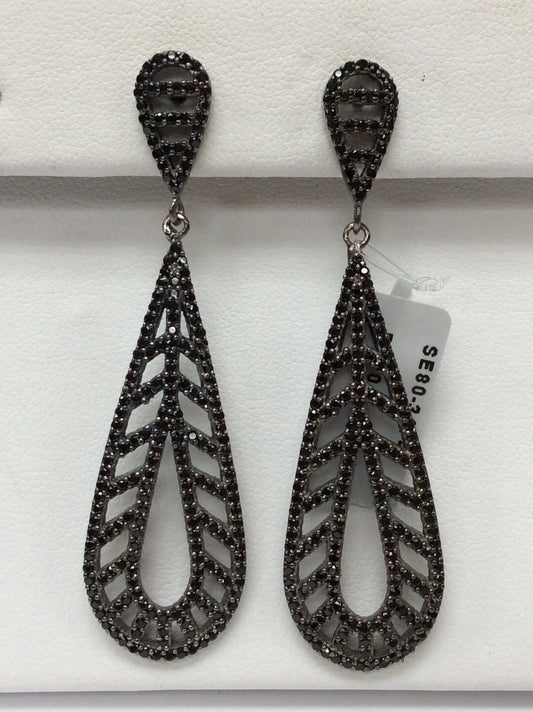 Earring Black Spinel