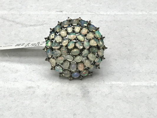 Round Diamond with Opal Stone