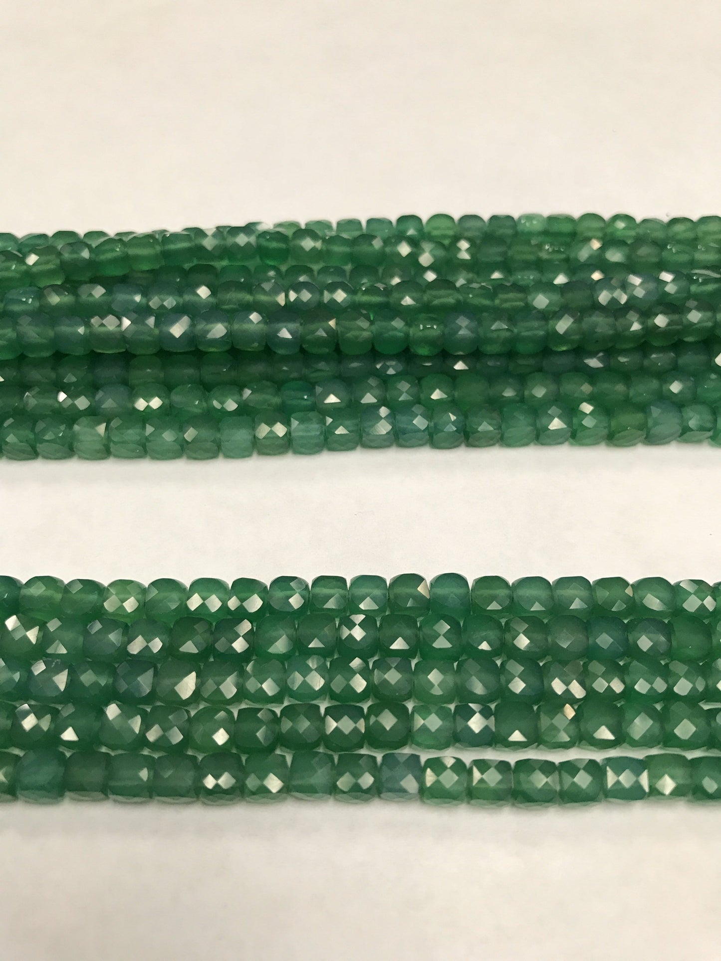 Gren Onyx Square Facetted, facetted square beads,box shape beads