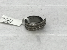 Round Diamond Ring with Wing Shape