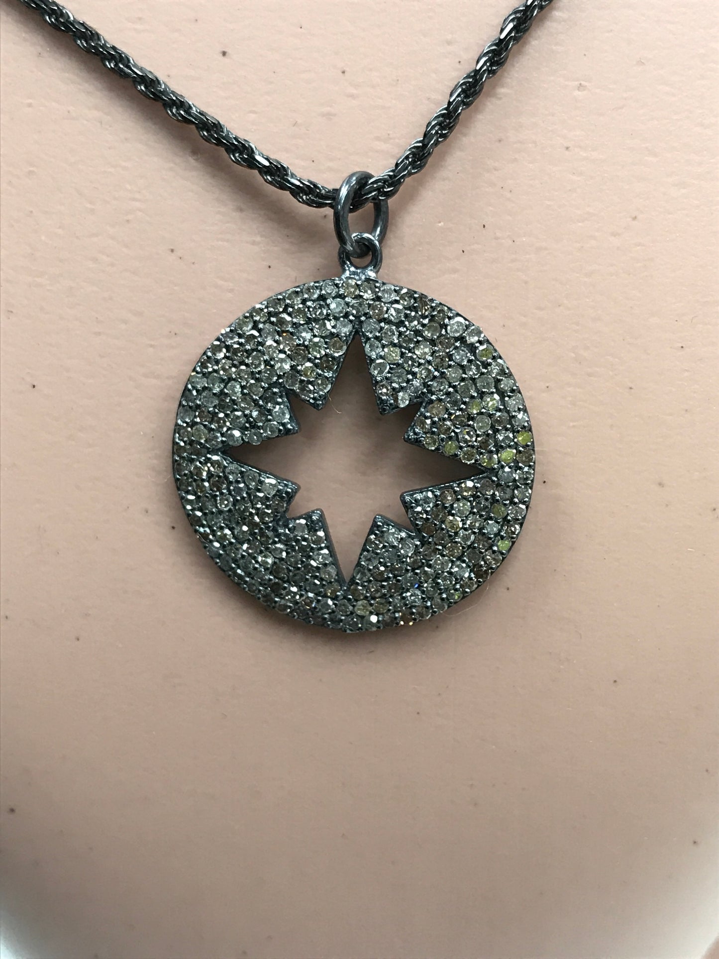 Circle (Hollow Star Shape) Diamond Pendants & Charms