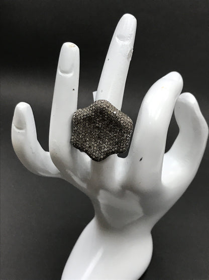 Rounded Craved Hexagon Diamond Ring