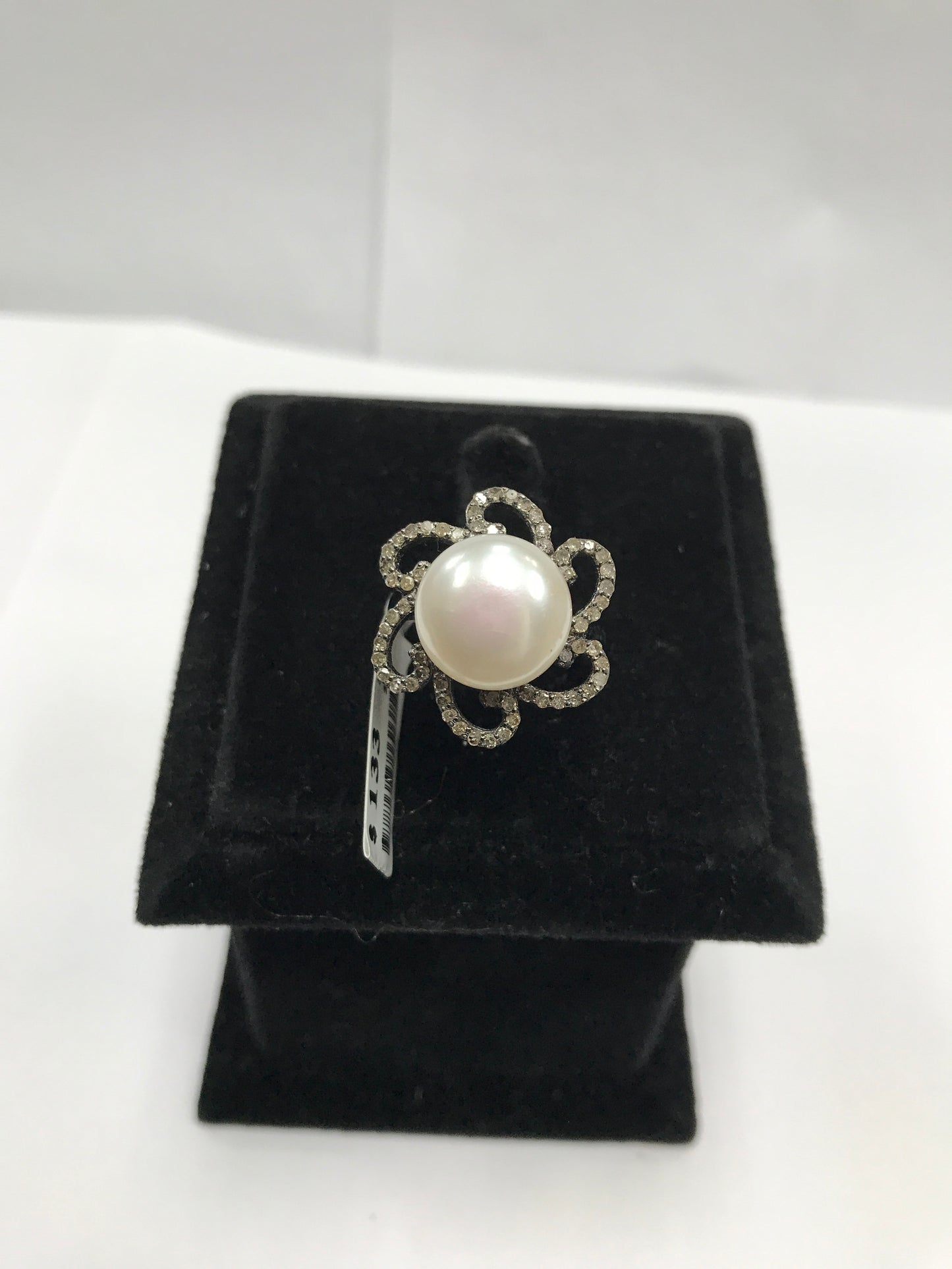 Flower Shape Pearl and Diamond Ring