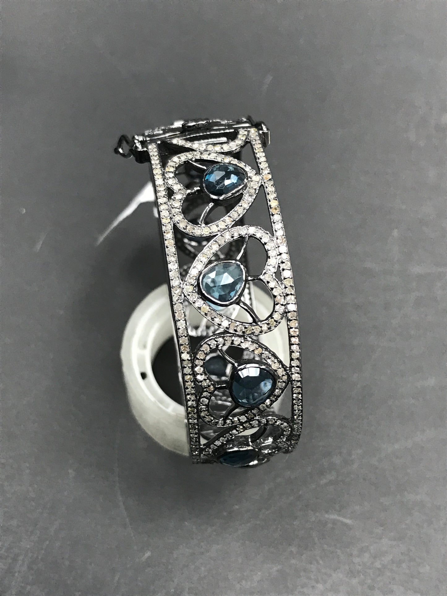 BANGLES