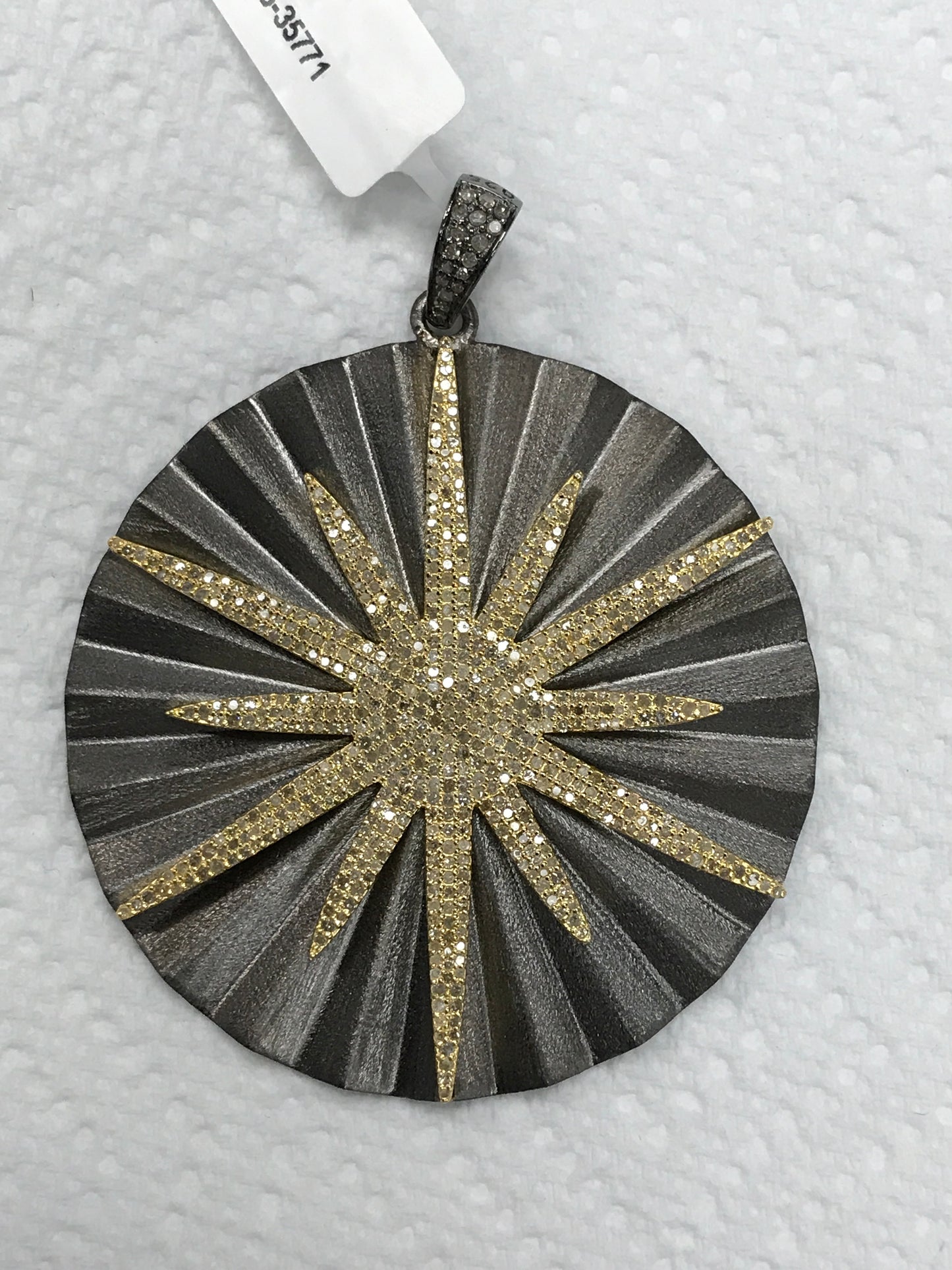 Star Burst in a Circle Diamond Pendants & Charms