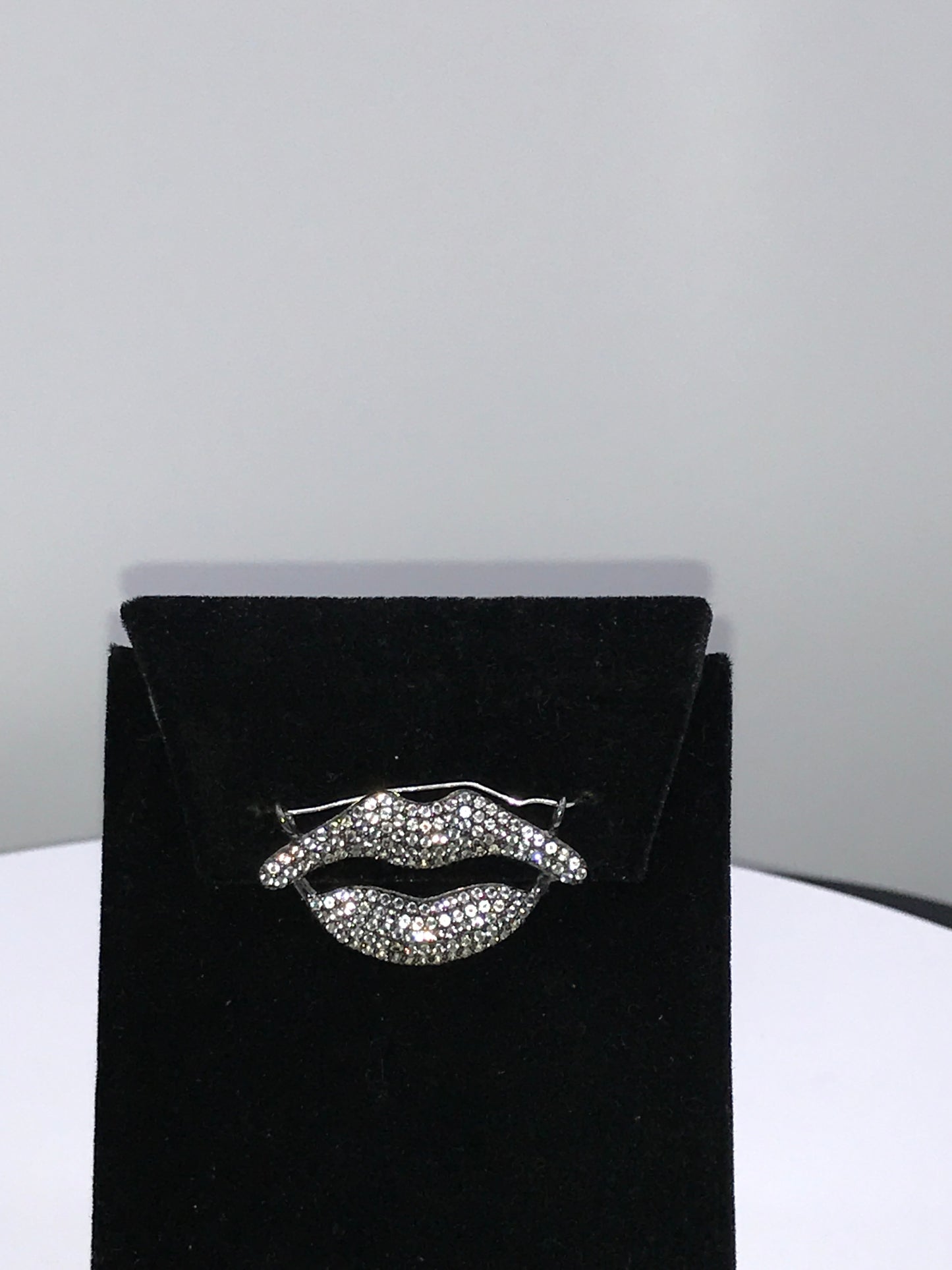 Lips Spinel Charm