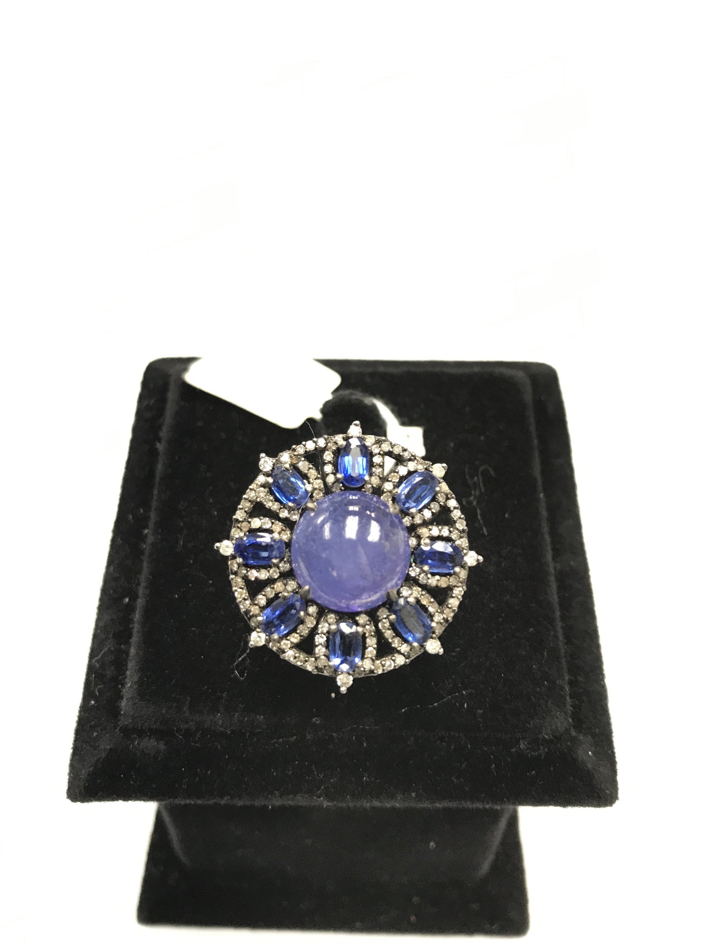 Round Flower with Sapphire Diamond Ring