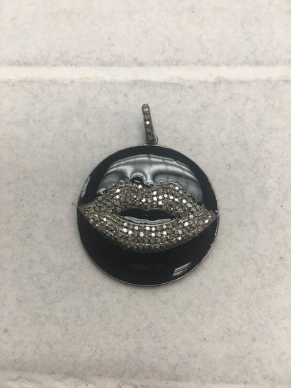 Circle with Sapphire Lips Pendant
